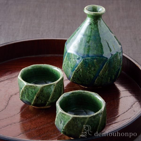 【送料無料】お預け酒器 織部面取 徳利1個・ぐい呑2個≪在庫確認後、1~3営業日で出荷≫ ( 名入れ有料 母の日 プレゼント 初任給 酒器 日本酒 冷酒 プレゼント 人気 清水焼 京焼 )