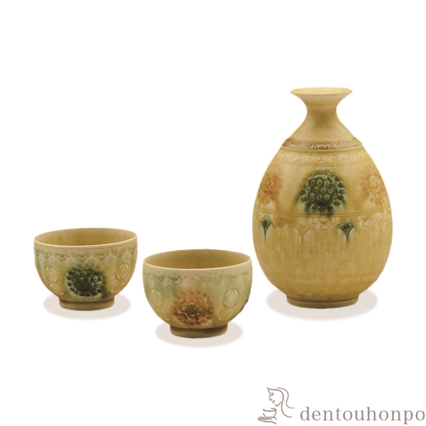 【送料無料】お預け酒器 釉彩花三島 徳利1個・ぐい呑2個≪在庫確認後、1~3営業日で出荷≫ ( 名入れ有料 母の日 プレゼント 初任給 酒器 日本酒 冷酒 プレゼント 人気 清水焼 京焼 )