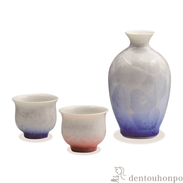 【送料無料】お預け酒器 花結晶 白地青赤 徳利1個・ぐい呑2個≪在庫確認後、1~3営業日で出荷≫ ( 名入れ有料 母の日 プレゼント 初任給 酒器 日本酒 冷酒 プレゼント 人気 清水焼 京焼 )