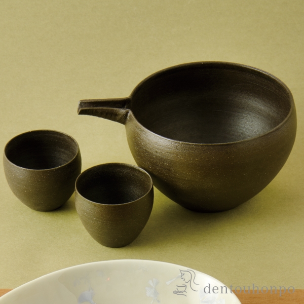 【送料無料】お預け酒器 南蛮 徳利1個・ぐい呑2個≪在庫確認後、1~3営業日で出荷≫ ( 名入れ有料 母の日 プレゼント 初任給 酒器 日本酒 冷酒 プレゼント 人気 清水焼 京焼 )