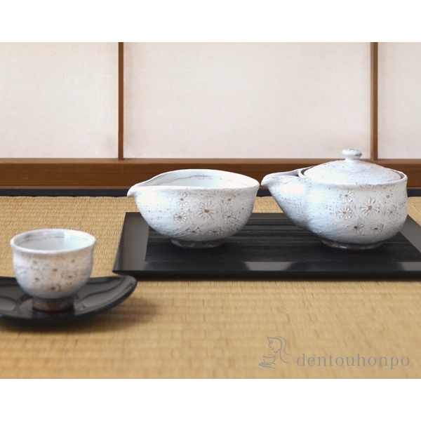 【送料無料】小茶器揃 俵手金彩 宝瓶1個・さまし1個・碗5個セット≪在庫確認後、1~3営業日で出荷≫ ( 名入れ有料 母の日 プレゼント 初任給 茶器セット 急須 湯呑み 日本茶 中国茶 清水焼 京焼 )