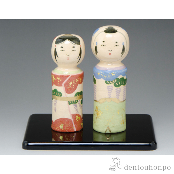 【送料無料】置物 こけし雛 敷台付き≪在庫確認後、1~3営業日で出荷≫ ( 清水焼 京焼 木札名入れ有料 退職祝い 定年 置物 幸運 風水 縁起物 人気 清水焼 京焼 )