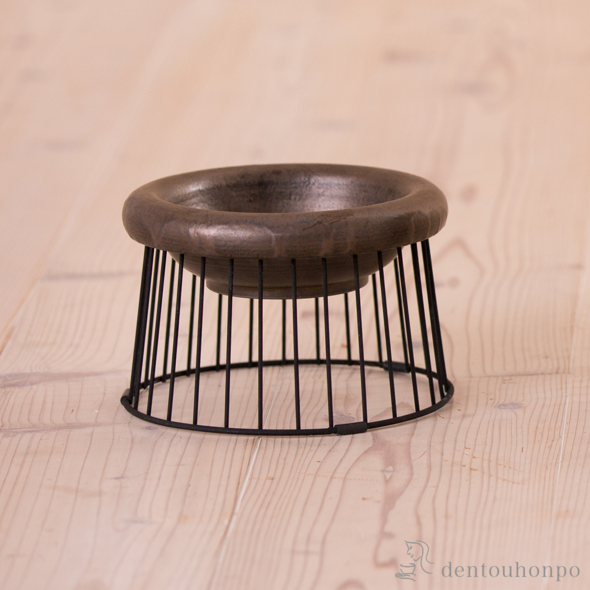 【送料無料】ペット用フードボウル Paws bowl 2 黒銹 S 台座付≪在庫確認後、1~3営業日で出荷≫ ( 清水焼 京焼 猫用 犬用 ネコ 猫 ペット用品 清水焼 京焼 )