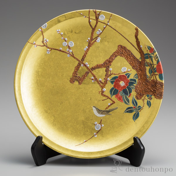 【送料無料】飾り皿 梅椿にうぐいす≪3ヶ月程で出荷予定≫ ( 木札名入れ有料 置物 飾皿 スタンド 絵皿 贈り物 金沢金箔 )