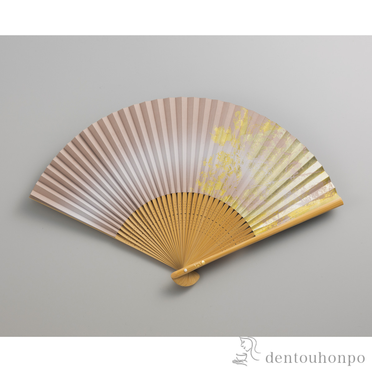 【送料無料】金沢箔扇子 彩美 灰桜≪在庫確認後、1~3営業日で出荷≫ ( せんす 扇 うちわ 人気 おすすめ 金沢金箔 )