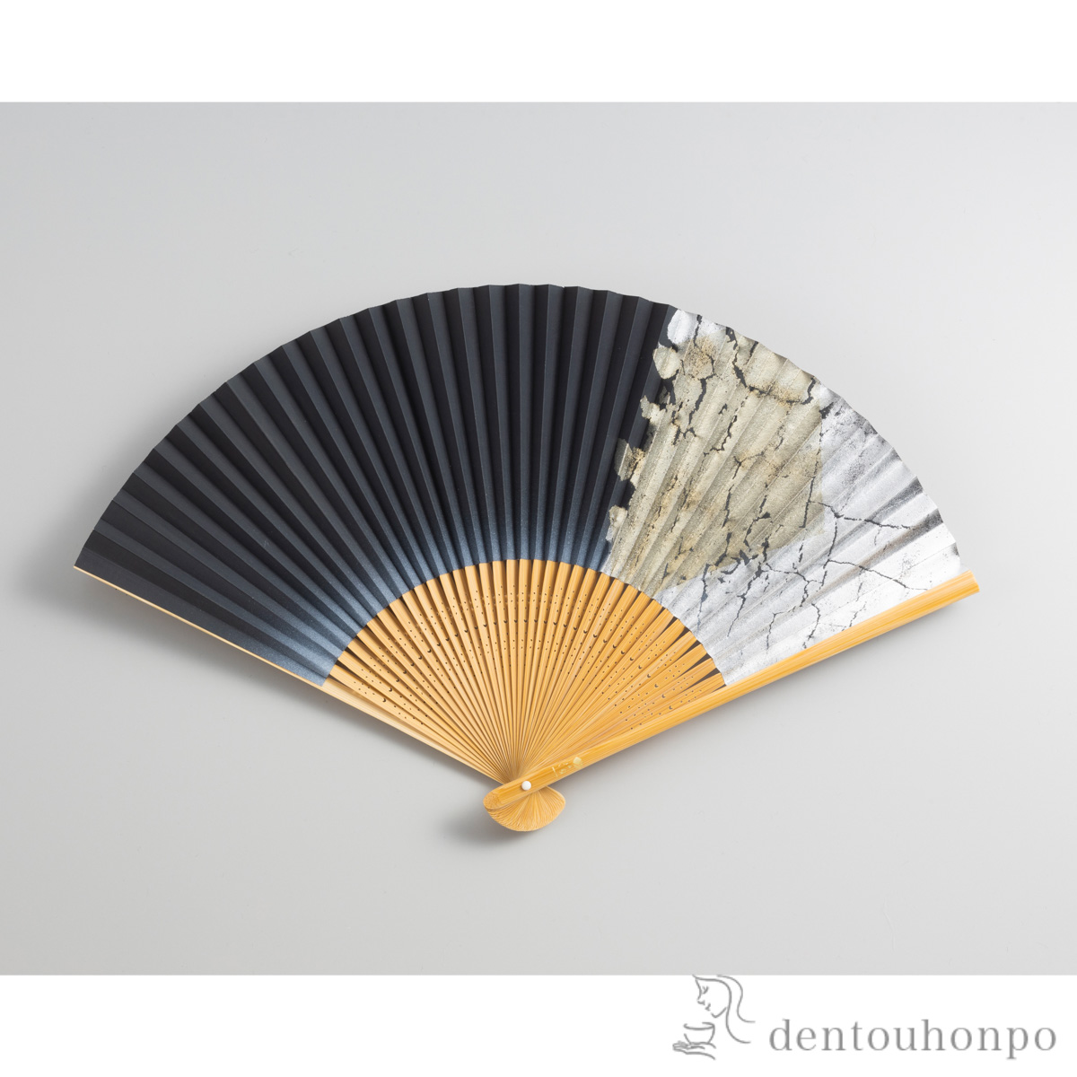 【送料無料】金沢箔扇子 彩美 消炭≪在庫確認後、1~3営業日で出荷≫ ( せんす 扇 うちわ 人気 おすすめ 金沢金箔 )