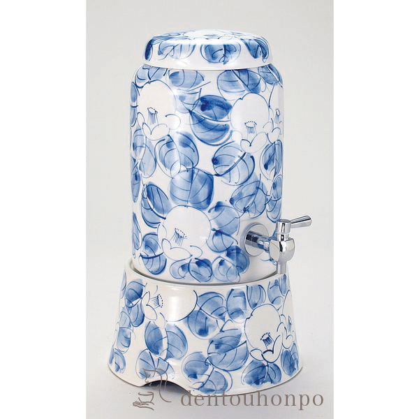 【送料無料】九谷焼 サーバー 染付椿文 陶製台付≪在庫確認後、通常即日で出荷≫ ( プレゼント 芋焼酎 麦焼酎 米焼酎 人気 九谷焼 )