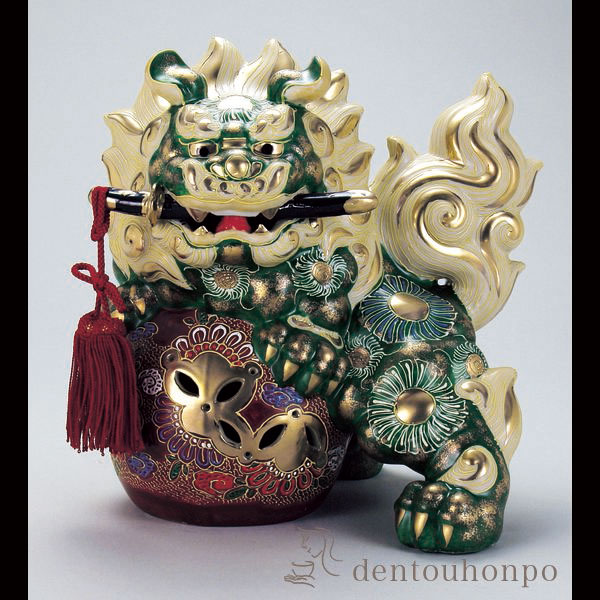 【送料無料】九谷焼 剣獅子 緑彩 8号≪在庫確認後、21営業日程で出荷≫ ( 木札名入れ有料 置物 玄関 受付 風水 幸運 九谷焼 )