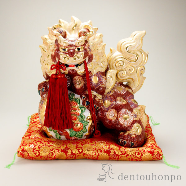 【送料無料】九谷焼 牡丹獅子 盛 13号 布団付≪在庫確認後、21営業日程で出荷≫ ( 木札名入れ有料 置物 玄関 受付 風水 幸運 九谷焼 )