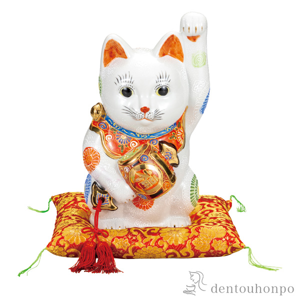 【送料無料】小槌持ち招き猫 白盛 9号 布団付≪在庫確認後、通常即日で出荷※5／7以降≫ ( 木札名入れ有料 置物 幸運 開運 まねきねこ 風水 九谷焼 )