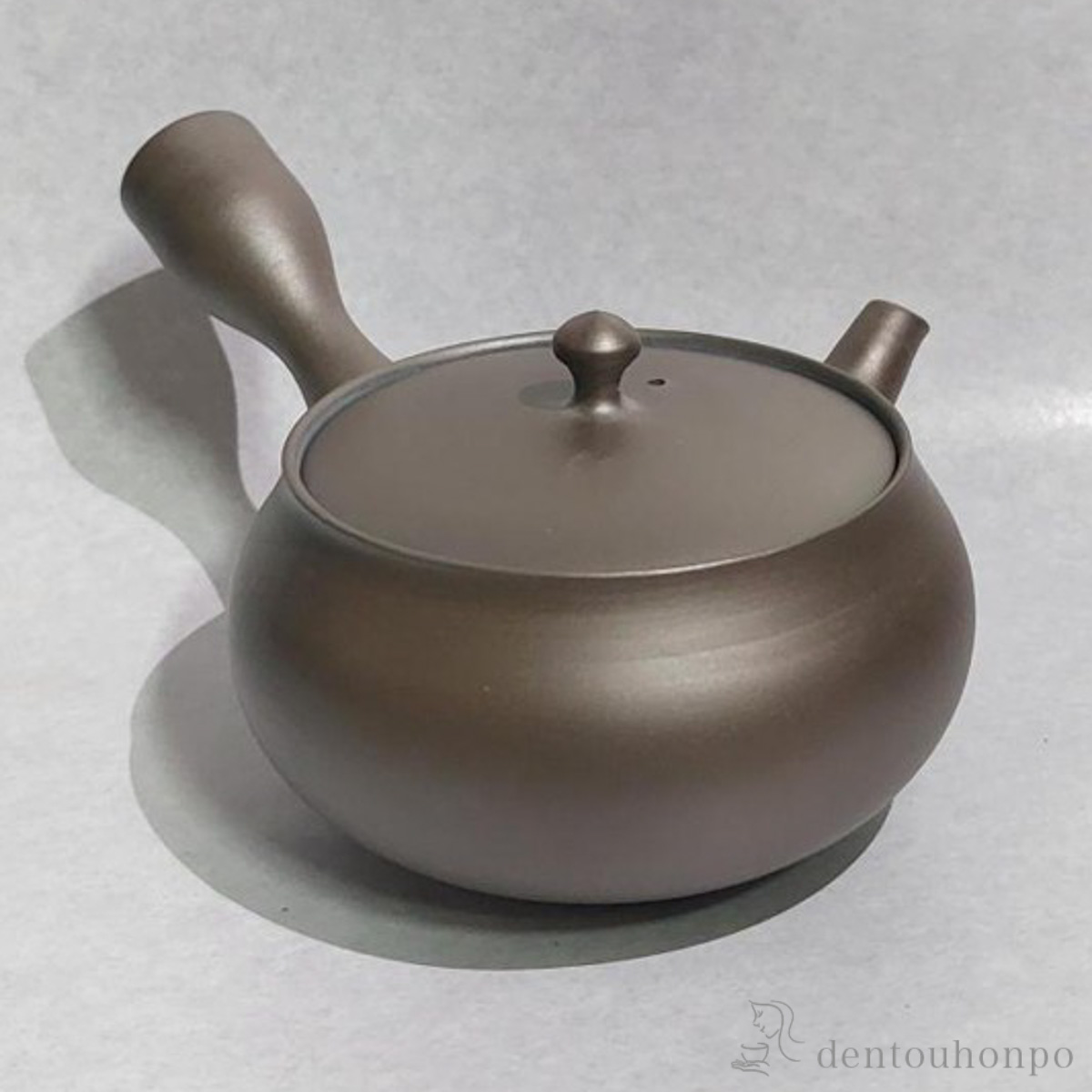 【送料無料】紫泥平形 急須 小≪在庫確認後、1~3営業日で出荷≫ ( ティーポット お茶 煎茶 日本茶 おすすめ 萬古焼 )