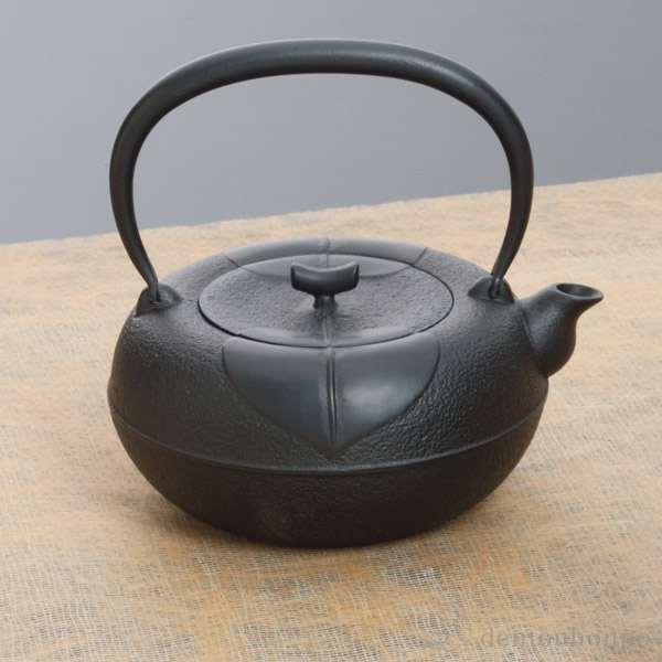 【送料無料】鉄瓶 柚子 黒焼付 18型 1400ml≪売り切れました≫ ( 岩鋳 南部鉄器 日本製 やかん 鉄分補給 湯沸かし 南部鉄器 )