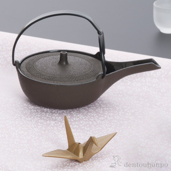 平燗瓶 こげ茶 250ml≪約1年で出荷予定≫ ( 岩鋳 南部鉄器 日本製 やかん 鉄分補給 湯沸かし 南部鉄器 )