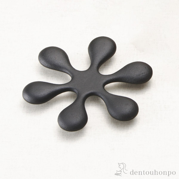 【送料無料】トリベット 艶消黒 大≪13時までのご注文即日発送(休業日を除く)≫ ( 岩鋳 あすつく 退職祝い 定年 急須 ポット 湯冷まし 茶器 おすすめ 南部鉄器 )