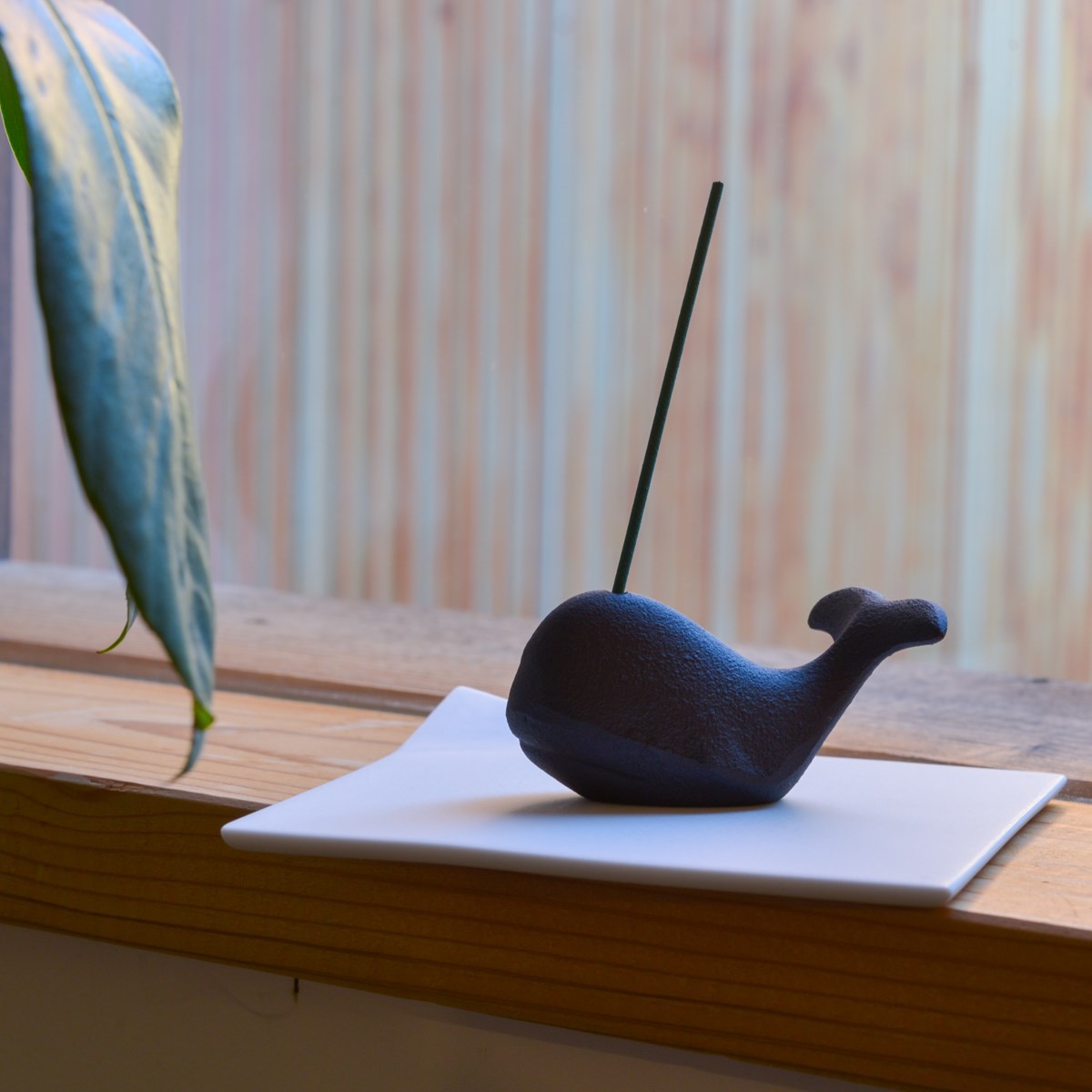 香立 クジラ 黒≪在庫確認後、7営業日程で出荷≫ ( 岩鋳 お香立て インセンス インテリア 雑貨 香皿 南部鉄器 )