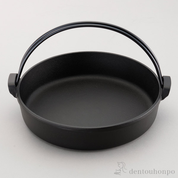 【送料無料】岩鋳 南部鉄器 すき焼鍋 南部ツル付 IH対応 20cm≪2ヶ月程で出荷予定≫ ( 岩鋳 初任給 プレゼント 母の日 なべ 鉄鍋 鉄分補給 正規品 南部鉄器 )