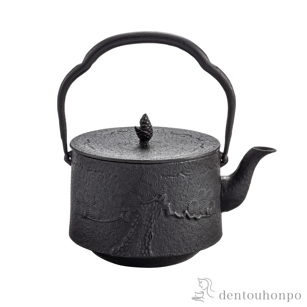 【送料無料】鉄瓶18型 寸同松 直火専用 1900ml（1.9L）≪約半年で出荷予定≫ ( 岩鋳 やかん 湯沸かし てつびん 白湯 おすすめ 南部鉄器 )