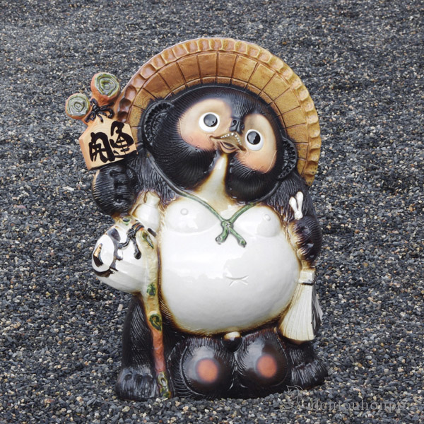 【送料無料】開運狸 20号≪在庫確認後、21営業日程で出荷≫ ( 木札名入れ有料 置物 幸運 風水 縁起物 人気 信楽焼 )