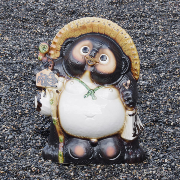 【送料無料】開運狸 15号≪在庫確認後、21営業日程で出荷≫ ( 木札名入れ有料 置物 幸運 風水 縁起物 人気 信楽焼 )