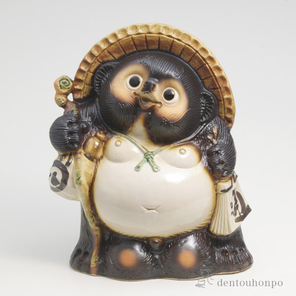 【送料無料】福ひねり狸 13号≪在庫確認後、21営業日程で出荷≫ ( 木札名入れ有料 母の日 プレゼント 初任給 置物 幸運 風水 縁起物 人気 信楽焼 )