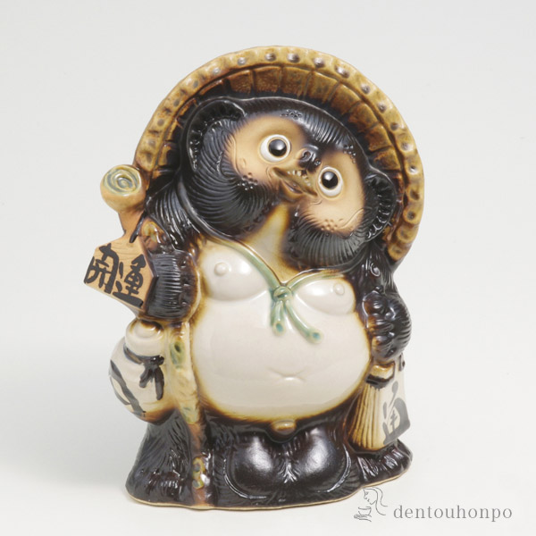 【送料無料】開運狸 8号≪在庫確認後、21営業日程で出荷≫ ( 木札名入れ有料 母の日 プレゼント 初任給 置物 幸運 風水 縁起物 人気 信楽焼 )