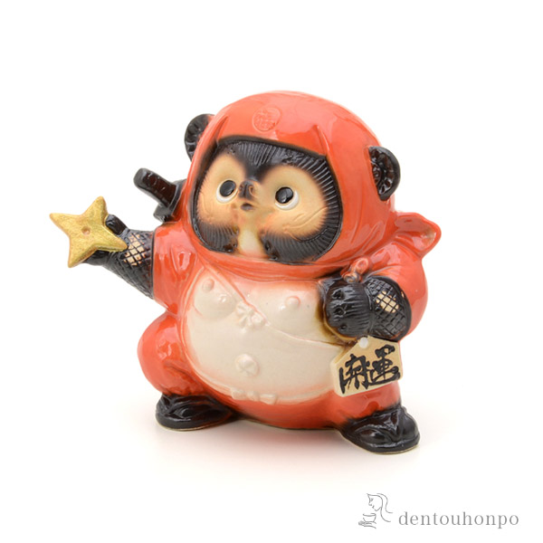 【送料無料】忍者狸 くの一 赤色 5号≪在庫確認後、21営業日程で出荷≫ ( 木札名入れ有料 母の日 プレゼント 初任給 置物 幸運 風水 縁起物 人気 信楽焼 )