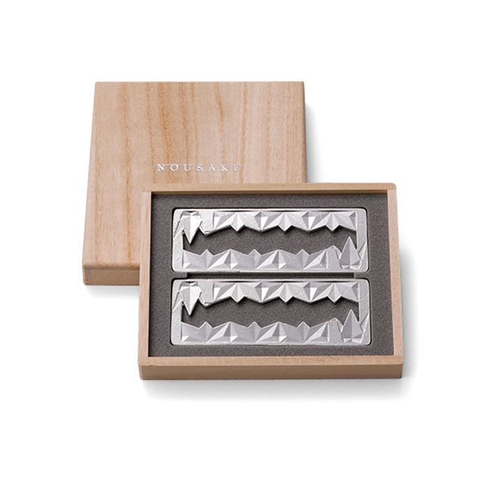 【送料無料】箸置 折鶴 2個入り 桐箱入り≪在庫確認後、21営業日程で出荷≫ ( 能作 木箱名入れ有料 母の日 プレゼント 初任給 ギフトセット 結婚祝い 箸休め はしおき おしゃれ 高岡銅器 )