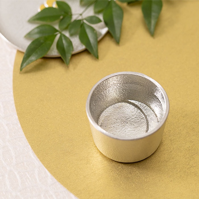 【送料無料】ぐい呑 月≪在庫確認後、21営業日程で出荷≫ ( 能作 名入れ有料 母の日 プレゼント 初任給 ぐいのみ 盃 酒器 猪口 日本酒 高岡銅器 )