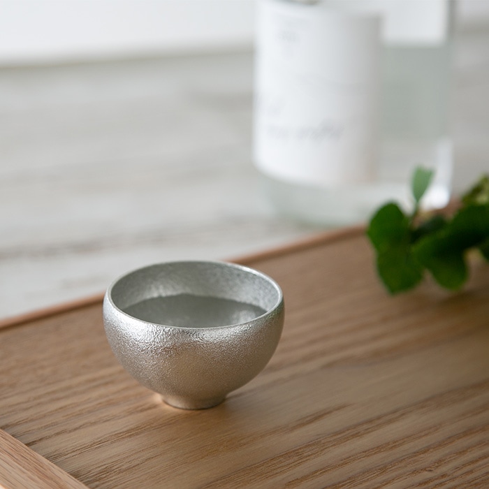 【送料無料】ぐい呑 まどか≪在庫確認後、21営業日程で出荷≫ ( 能作 名入れ有料 母の日 プレゼント 初任給 ぐいのみ 盃 酒器 猪口 日本酒 高岡銅器 )