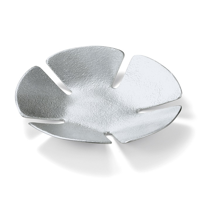 トレー 五葉 中≪在庫確認後、21営業日程で出荷≫ ( 能作 母の日 プレゼント 初任給 プレート 醤油皿 豆皿 和食 洋食 高岡銅器 )