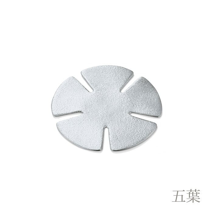 【送料無料】トレー 五葉 小≪在庫確認後、21営業日程で出荷≫ ( 能作 母の日 プレゼント 初任給 プレート 醤油皿 豆皿 和食 洋食 高岡銅器 )
