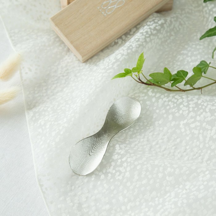 【送料無料】子供用スプーン LEAF 桐箱入り≪在庫確認後、10~14営業日程で出荷予定≫ ( 能作 木箱名入れ有料 カトラリー ティー コーヒー スープ 出産祝い 高岡銅器 )