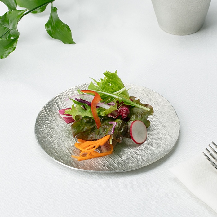 【送料無料】小皿 布目≪在庫確認後、21営業日程で出荷≫ ( 能作 母の日 プレゼント 初任給 プレート 醤油皿 豆皿 和食 洋食 高岡銅器 )