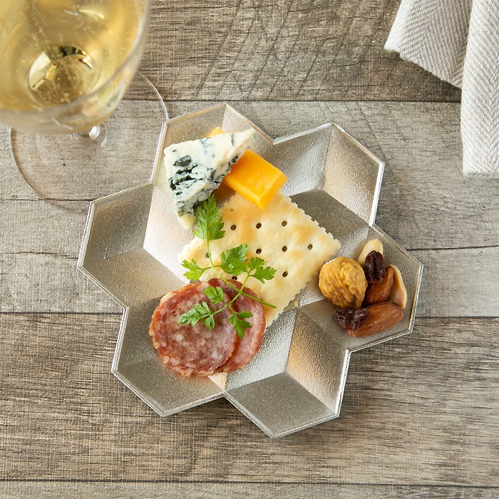 【送料無料】平皿 Snowflakes S≪在庫確認後、21営業日程で出荷≫ ( 能作 母の日 プレゼント 初任給 プレート 醤油皿 豆皿 和食 洋食 高岡銅器 )