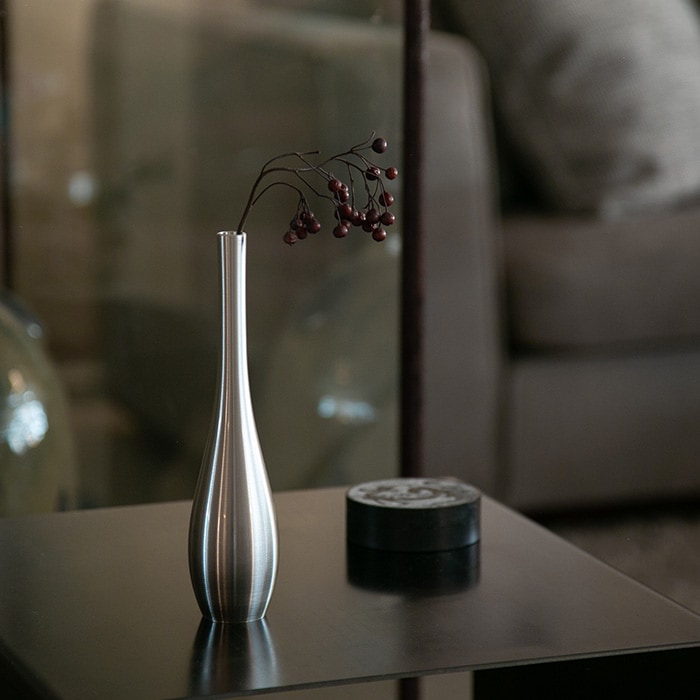 【送料無料】花瓶 そろり 銀 S≪在庫確認後、21営業日程で出荷≫ ( 能作 母の日 プレゼント 初任給 ガラス フラワーベース 花器 一輪挿し おすすめ 高岡銅器 )