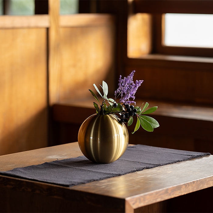 【送料無料】花瓶 TAMA L≪在庫確認後、21営業日程で出荷≫ ( 能作 母の日 プレゼント 初任給 ガラス フラワーベース 花器 一輪挿し おすすめ 高岡銅器 )