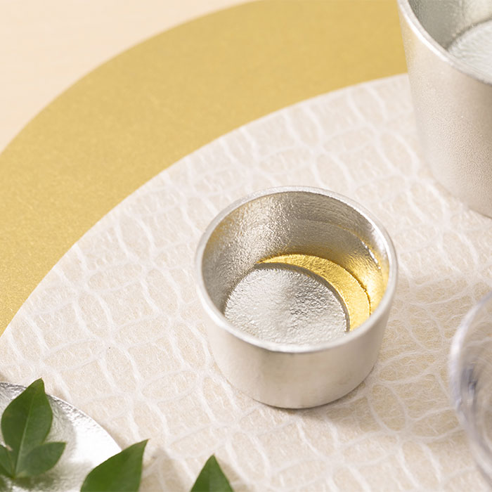 ぐい呑 月 金箔≪在庫確認後、21営業日程で出荷≫ ( 能作 名入れ有料 母の日 プレゼント 初任給 ぐいのみ 盃 酒器 猪口 日本酒 高岡銅器 )