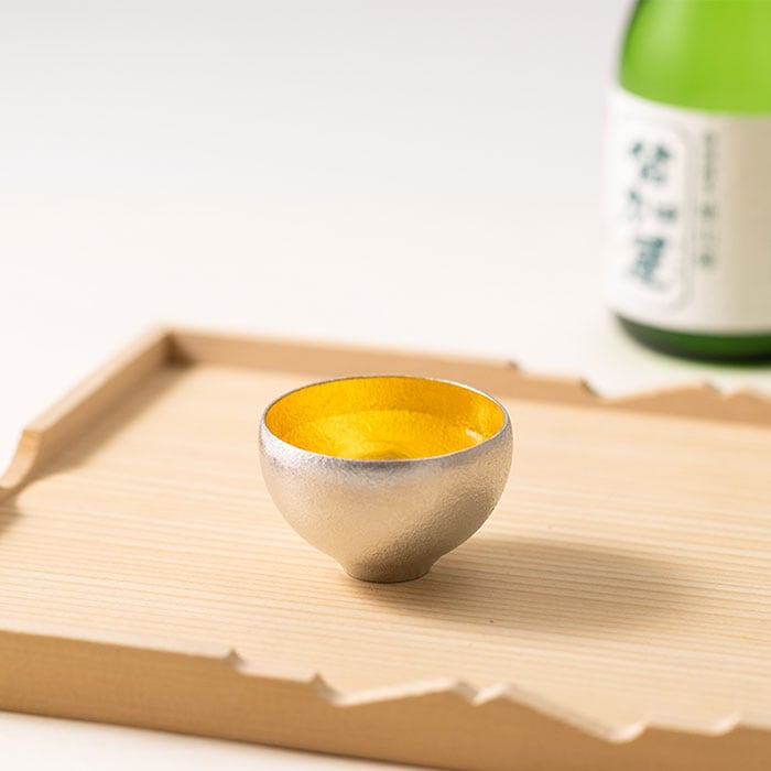 ぐい呑 まどか 金箔≪在庫確認後、10~14営業日程で出荷予定≫ ( 能作 名入れ有料 ぐいのみ 盃 酒器 猪口 日本酒 高岡銅器 )