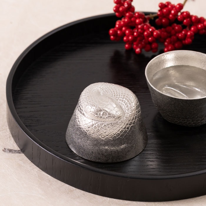 【送料無料】ぐい呑 干支 巳≪在庫確認後、21営業日程で出荷≫ ( 能作 母の日 プレゼント 初任給 巳 蛇 十二支 2025年 開運 高岡銅器 )