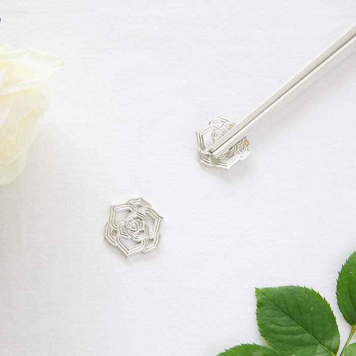 【送料無料】箸置 ローズ 5個入り≪在庫確認後、21営業日程で出荷≫ ( 能作 母の日 プレゼント 初任給 ギフトセット 結婚祝い 箸休め はしおき おしゃれ 高岡銅器 )