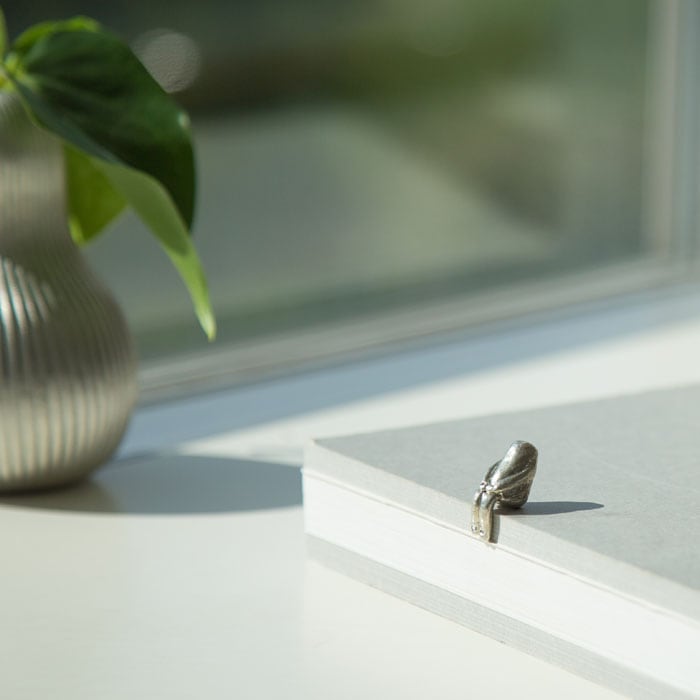 【送料無料】置物 てのりごちさん。 桐箱入り≪在庫確認後、21営業日程で出荷≫ ( 能作 木箱名入れ有料 母の日 プレゼント 初任給 高岡銅器 )