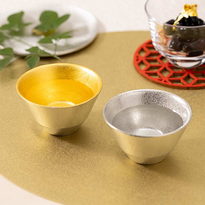 盃ペア 喜器(きき)II 錫 金箔 2個入り≪在庫確認後、21営業日程で出荷≫ ( 能作 名入れ有料 母の日 プレゼント 初任給 ぐいのみ 盃 酒器 猪口 日本酒 高岡銅器 )