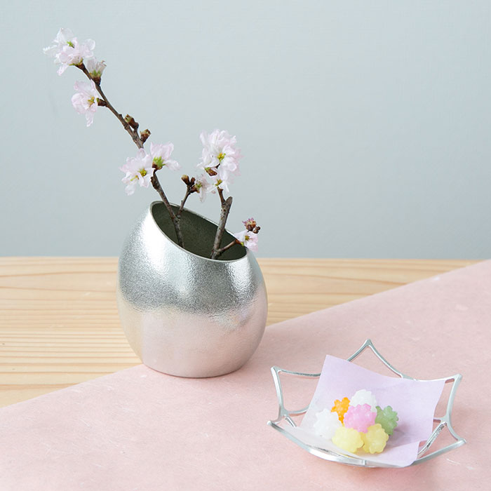 【送料無料】花ごころ ギフトセット 花瓶1個・KAGOローズ1個≪在庫確認後、21営業日程で出荷≫ ( 能作 母の日 プレゼント 初任給 ガラス フラワーベース 花器 一輪挿し おすすめ 高岡銅器 )