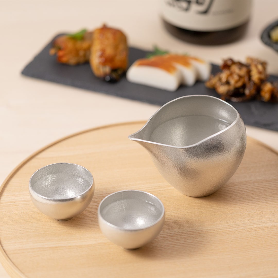 【送料無料】まどか 酒器セット 片口1個・ぐい呑2個≪在庫確認後、21営業日程で出荷≫ ( 能作 名入れ有料 母の日 プレゼント 初任給 酒器 日本酒 冷酒 プレゼント 人気 高岡銅器 )