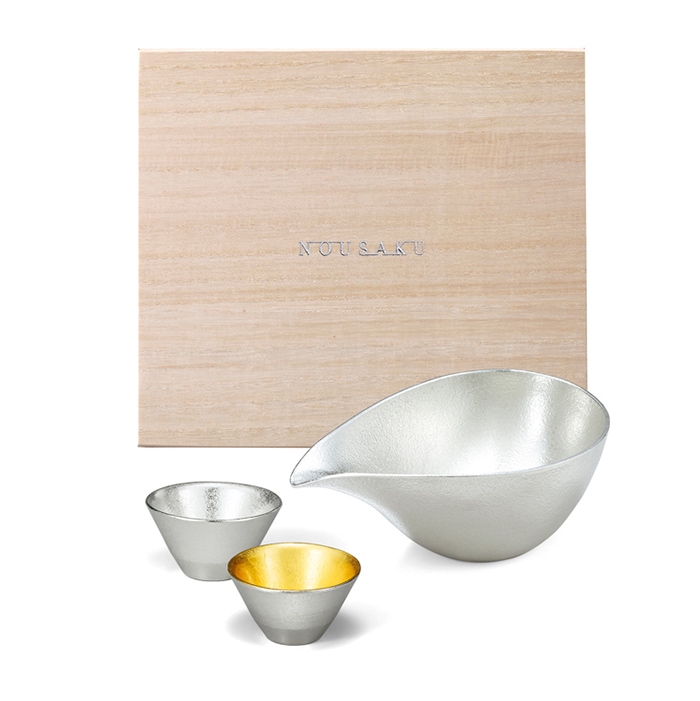 【送料無料】喜器(きき) II 酒器セット 錫 金箔 片口・大 片口1個・盃2種入り 桐箱入り≪在庫確認後、21営業日程で出荷≫ ( 能作 名入れ有料 母の日 プレゼント 初任給 酒器 日本酒 冷酒 プレゼント 人気 高岡銅器 )