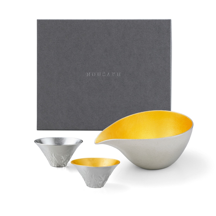 【送料無料】富士山FUJIYAMA 酒器セット 錫 金箔 片口・大 片口1個・ぐい呑2種入り≪在庫確認後、10~14営業日程で出荷予定≫ ( 能作 名入れ有料 酒器 日本酒 冷酒 プレゼント 人気 高岡銅器 )