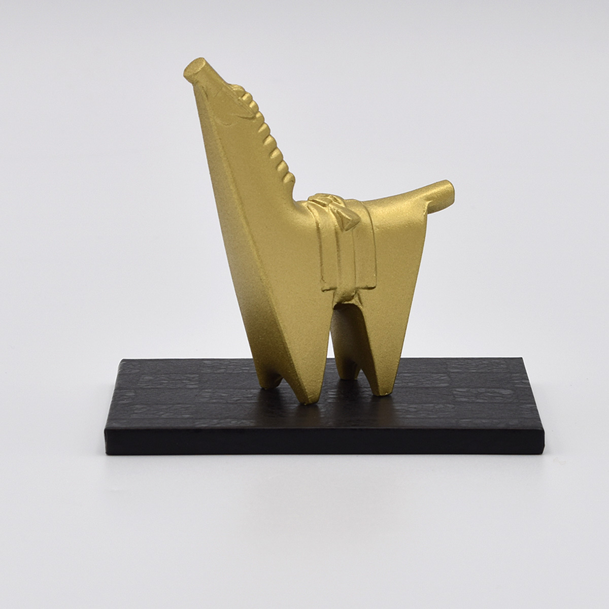 【送料無料】干支 「午」うま 敷板付≪在庫確認後、1~3営業日で出荷≫ ( 退職祝い 定年 午 馬 十二支 干支 開運 高岡銅器 )