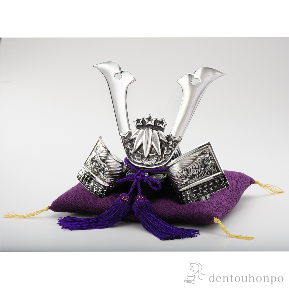 【送料無料】戦国武将 兜 源義経公≪在庫確認後、4~7営業日程で出荷≫ ( 兜 武者人形 コンパクト こいのぼり 人気 高岡銅器 )