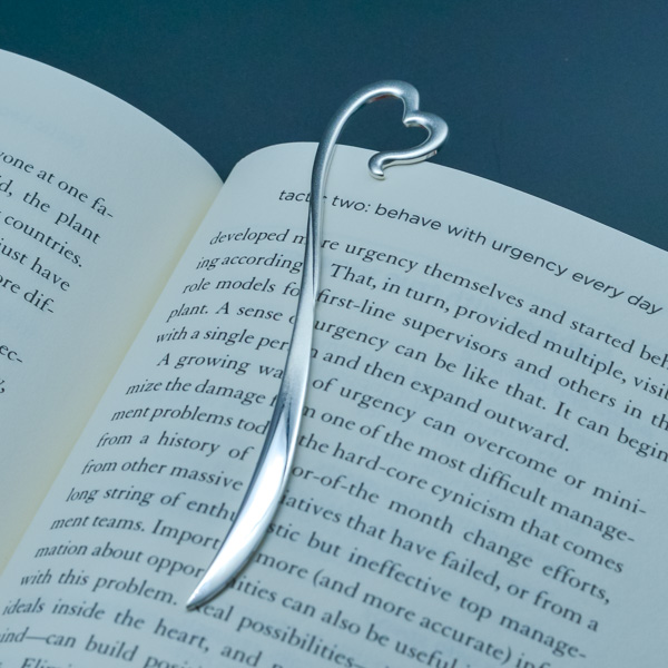 【送料無料】銀製 ブックマーカー ハート≪在庫確認後、10~14営業日程で出荷予定≫ ( 名入れ有料 書道 高級 人気 お土産 おすすめ 東京銀器（銀工芸） )