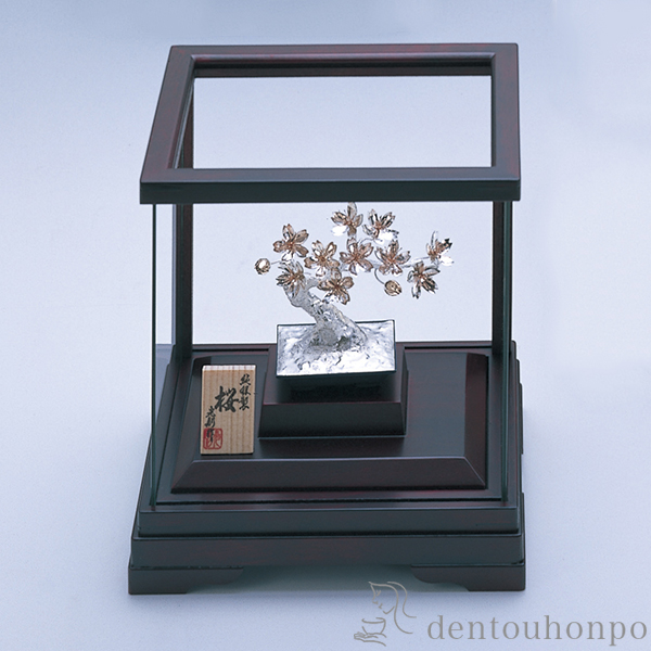 【送料無料】銀製 桜 1号・20g≪約半年で出荷予定≫ ( 光則（銀工芸） 木札名入れ有料 退職祝い 定年 高級 コレクション 美術品 工芸品 伝統 東京銀器（銀工芸） )